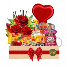 Cesta Café da Manhã + Trio de Rosas + Bolo + Caneca