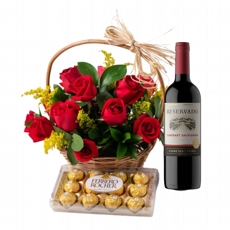 Cesta de flores com chocolates